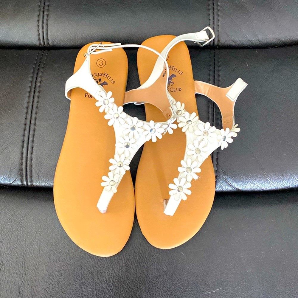 Adorable flower sandals